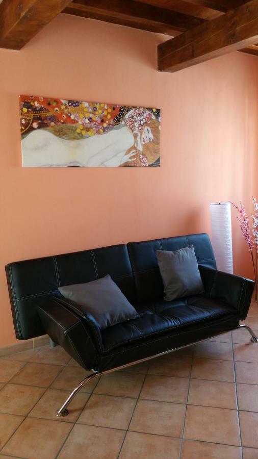 Casa Jennifer Apartment Parma Bagian luar foto